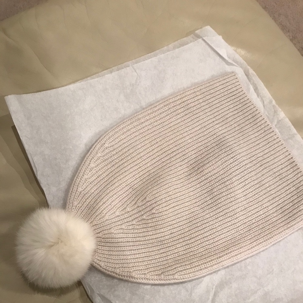 Vince ivory cashmere beanie w/ 100% rabbit pom